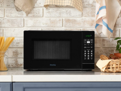 19" Danby 0.9 Cu. Ft. Countertop Microwave in Black - DBMW0921BBB